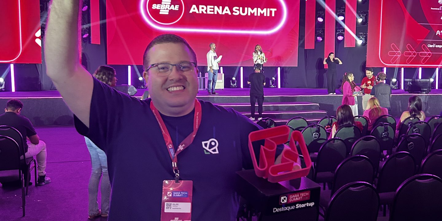 HubLocal recebendo o prêmio de Startup Destaque do Siará Tech Summit 2025 em Fortaleza.