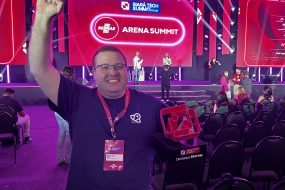 HubLocal recebendo o prêmio de Startup Destaque do Siará Tech Summit 2025 em Fortaleza.